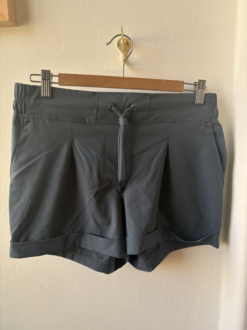 Mondetta Blue Gray Athletic Pleated Drawstring Shorts